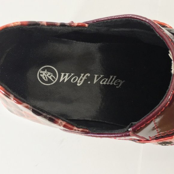 Wolf Valley Patent Leather Pointed Embossed Croc Fashion Shoes NWOB